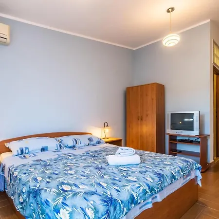 Nice In W/ 2 Bedrooms