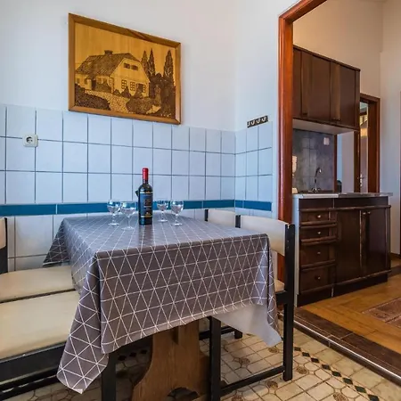 Appartement Nice In W/ 2 Bedrooms