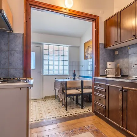 Appartement Nice In W/ 2 Bedrooms Peroj