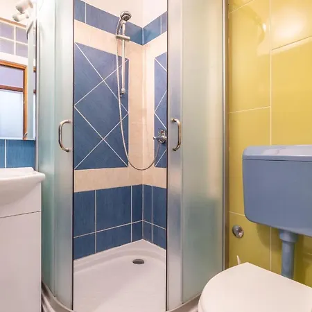 Appartement Nice In W/ 2 Bedrooms Peroj