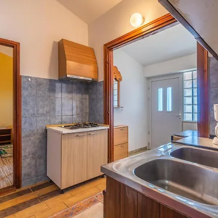 Nice In W/ 2 Bedrooms Appartement