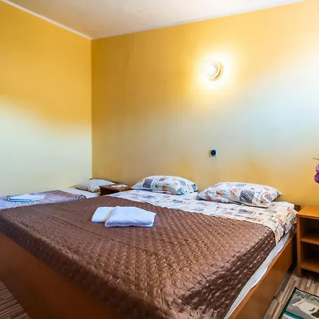 Nice In W/ 2 Bedrooms *