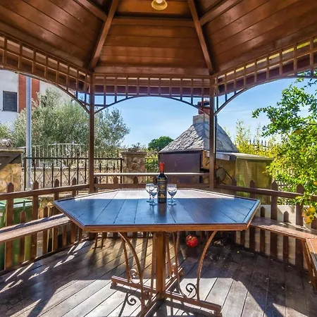 Appartement Nice In W/ 2 Bedrooms Peroj